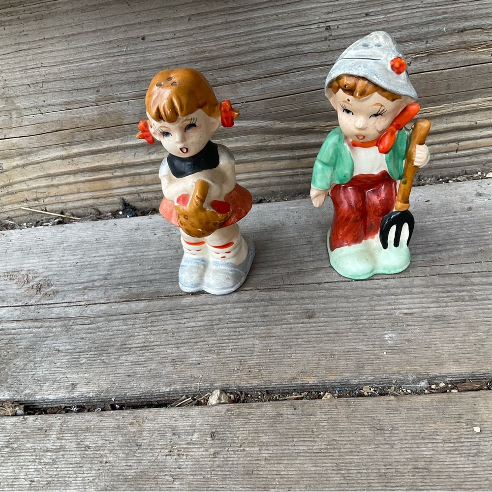 HUMMEL STYLE SALT AND PEPPER SHAKERS SET